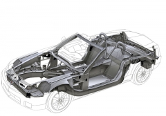 Samonosný skelet roadsteru Cadillac XLR (Y-Body) s hliníkovými díly zakryjí plastové panely, podlaha využívá balsové dřevo (2003 – 2009; v USA prodej 15 460 vozů)