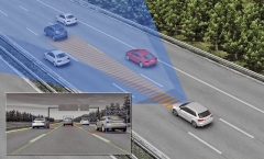 Adaptivní tempomat využívá nejen radar, ale také čelní kameru, která pomáhá i identifikací vozů vpředu