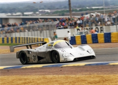 Sauber-Mercedes C11 posádky Schumacher/Kreutzpointer/Wendlinger, pátý v cíli 24 h Le Mans 1991