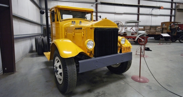 Těžký třínápravový Pierce-Arrow PX 5 Ton Truck, unikátní nákladní vůz z roku 1932