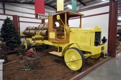 Winther 127 6 Ton Logging Truck pro svoz dřeva z Winthrop Harboru v Illinoisu, poháněný čtyřválcem Wisconsin 8.1/25 kW (34 k); ročník 1917