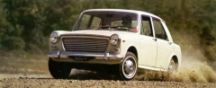 Innocenti Austin J4 s motorem 1098 cm3 o výkonu 37 kW (50 k)