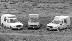 První tři vozy BAZ Furgonet ještě s kovovými nárazníky (1982)