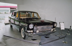 Hongqi CA770 ročníku 1970 v expozici Toyota Automobile Museum v Nagakute (Aichi)
