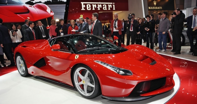 Ferrari F150 La Ferrari, obdivovaný nástupce dvanáctiválcového Enza... Ferrari F150 La Ferrari, obdivovaný nástupce dvanáctiválcového Enza...