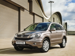 Honda CR-V třetí generace (2007 – 2011) prošla výraznější změnou designu, nabídka motorů 2.0/2.4 a vznětového 2.2 D zůstala zachována, stejně jako výroba pro Evropu v britském Swindonu (HMUK).