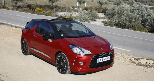 Zajímavým rozšířením nabídky je otevřená verze DS3 Cabrio Zajímavým rozšířením nabídky je otevřená verze DS3 Cabrio
