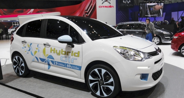 Citroën C3 1.2 VTi Hybrid Air při premiéře v Ženevě (2013)