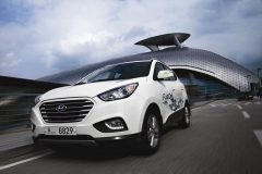 Sériový Hyundai ix35 FCEV na moderním letišti v Soulu