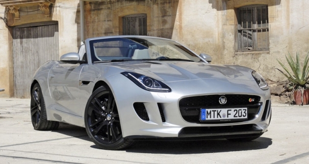 Jaguar F-Type 3.0 V6 S, prostřední z trojice nabízených modelů