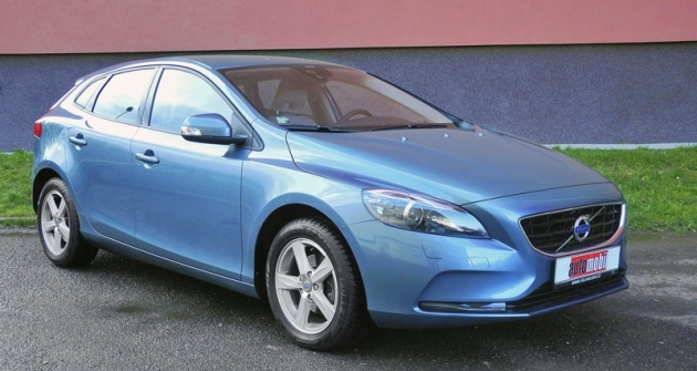 Karoserie má charakteristické znaky vozů Volvo, zejména masku chladiče s diagonálním pruhem rozděleným logem a tvar koncových svítilen, zasahujících až do sloupků Karoserie má charakteristické znaky vozů Volvo, zejména masku chladiče s diagonálním pruhem rozděleným logem a tvar koncových svítilen, zasahujících až do sloupků