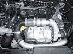 Motory V40 jsou specificky upraveny pro nové použití, přeplňovaný vznětový čtyřválec pochází ze spolupráce PSA/Ford