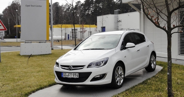 Opel Test Center v Dudenhofenu umožňuje rozsáhlé zkoušky nových výrobků, čtyřválec 1.6 SIDI Turbo jsme okusili v hatchbacku Opel Astra