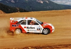 Antonín Charouz (Ford Escort Cosworth RS) jel Pikes Peak třikrát; roku 1994 vyhrál třídu Showroom Stock (snímek z roku 1995, kdy byl sedmý)