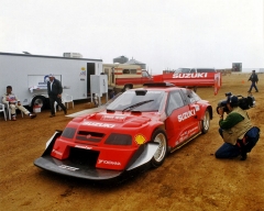 Nobuhiro Tajima (Suzuki Escudo/Vitara V6), šestkrát první absolutně a devětkrát vítěz třídy Unlimited/Open Rally, jako první pokořil hranici deseti minut