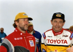 Jeff Zwart a Rod Millen na snímku z roku 1998, první je věrný Porsche a druhý střídá Hyundai s Toyotou, letos jedou opět...