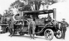 Parní nákladní automobil Aveling &amp; Porter No. 8546 z roku 1915 sloužil londýnské společnosti Taroads Syndicate při údržbě silnic