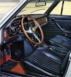 Klasický sportovní interiér 365 GTC (1968)