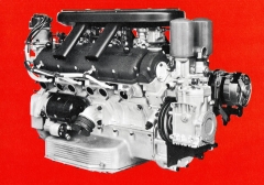 Colombův motor Ferrari 4,4 l V12 (výkon 320 k)