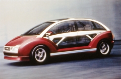 Structura na oslavu třiceti let Italdesignu, pětimístný crossover s dvanáctiválcem VW (Torino 1998)