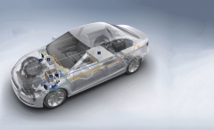 Bosch nabízí kompletní řešení  pro elektrifikované pohony;  na snímku hybridní systém  s vnějším dobíjením  (Plug-In)
