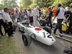 Gabriele Tarquini okusil Hondu formule 1 (typ RA 272 z roku 1965)