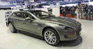 Aston Martin Rapide Bertone (Jet 2+2) při premiéře na Ženevském autosalonu 2013