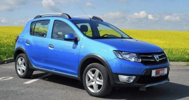 Dvouprostorový sedan Dacia Sandero  budí ve verzi Stepway dojem terénního vozu zejména díky plastové ochraně celého obvodu spodku karoserie a větší světlé výšce