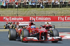 Jezdci Ferrari podávají bojovné výkony, ale jejich stroje nejsou nejrychlejší