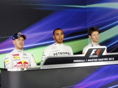 Nejlepší v kvalifikaci – zleva Sebastian Vettel, Lewis Hamilton a Romain Grosjean