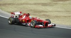 Ferrari F138, motor Ferrari 056; šéf týmu Stefano Domenicali (I). Jezdci Fernando Alonso (E), Felipe Massa (BR)