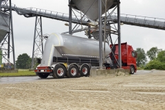 Silo návěs EUT 35.3 pro transport stavebních hmot o objemu 35 m3