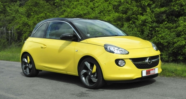 Nejmenší sériový Opel budí pozornost zejména dynamickým designem karoserie, nabízené v množství barevných kombinací