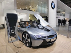 BMW i8 Concept Spyder na letošním autosalonu v Ženevě