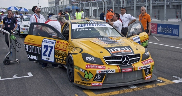 Luigi Ferrara jezdí s vozem Mercedes-Benz C63 AMG, ale s karoserií Coupé
