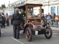 Do cíle v Brightonu dorazil americký Autocar 10 HP, vybavený kapalinou chlazeným dvouválcem (1904)