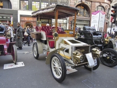 Parní dvouválec White (1903) z amerického Clevelandu o výkonu 7,3 kW (10 k)/400 min‑1 s rychlostí až 60 km/h