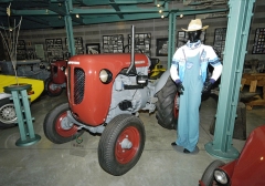 Traktor Lamborghini DL25 (dvouválec MWM Diesel 25 HP; 1951)