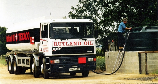 ERF EC10 Turbo 325 (Cummins) pro přepravu 25 tisíc litrů nafty (1996)