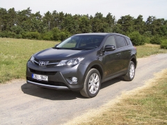 Toyota RAV4 2.2 D-4D Style  – čtvrtá generace lehkého SUV