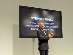 Stephen Odell, prezident Ford of Europe, uvádí představení Vignale v Neussu
