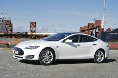 Elektrická Tesla Model S je opravdu konkurenceschopnou alternativou klasických automobilů