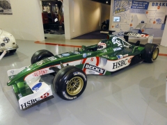 Jaguar R3-05 z mistrovství světa F1 2002 (později se Jaguar proměnil na Red Bull)