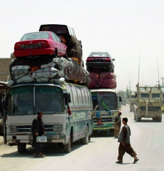  Že jste netušili, jaký    náklad unese střecha    standardního autobusu – tak to jste nebyli v Afganistanu.   