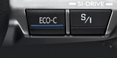 Tlačítka ECO-C a SI-Drive na příčce volantu