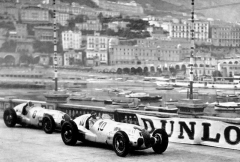 GP Monaca 1937, Manfred von Brauchitsch před Rudolfem Caracciolou, oba dva ve vozech Mercedes-Benz W 125.