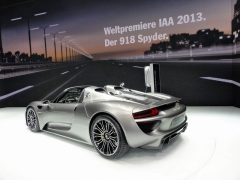 Světová premiéra sériové verze Porsche 918 Spyder ve Frankfurtu (10. září 2013)