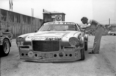 Dvojice Wisell/Graham na Camaru vedla hned od startu, ale ve třetí hodině selhal rozvod motoru (1976)