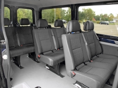 Verze Crew Cab nabízí tři řady sedadel pro sedm cestujících