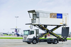 Automobilka Scania ponúka celý rad vozidiel vhodných na dostavbu rozličnými nadstavbami pre využitie na letiskách.